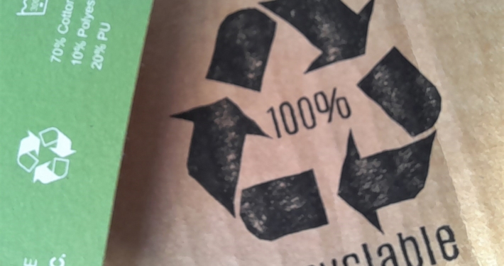 recyclable-logo-on-cardboard-packaging