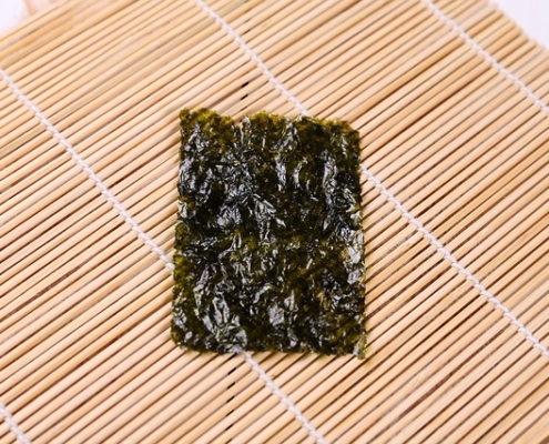 seaweed paper on bamboo mat