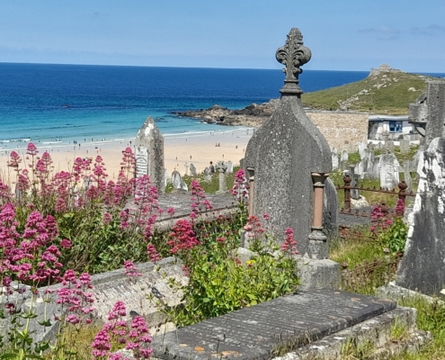 sea-view-with-graveyard-in-foreground