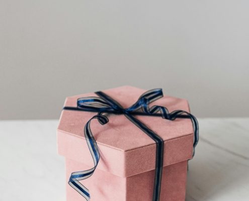 bespoke-box-pink-with-blue-ribbon