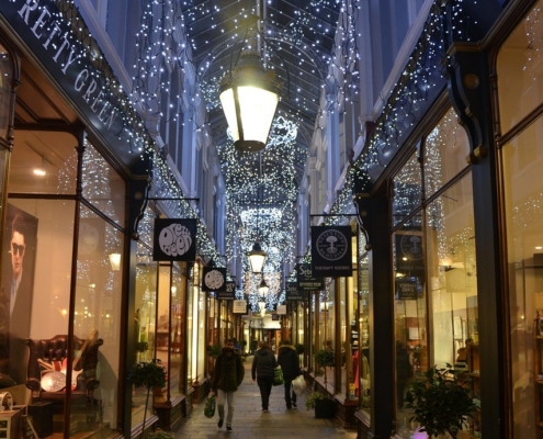 Cardiff-cafes-in-arcade-with-lights-and-shoppers