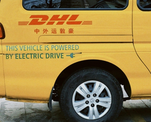 Electric-delivery-van-for-online-orders